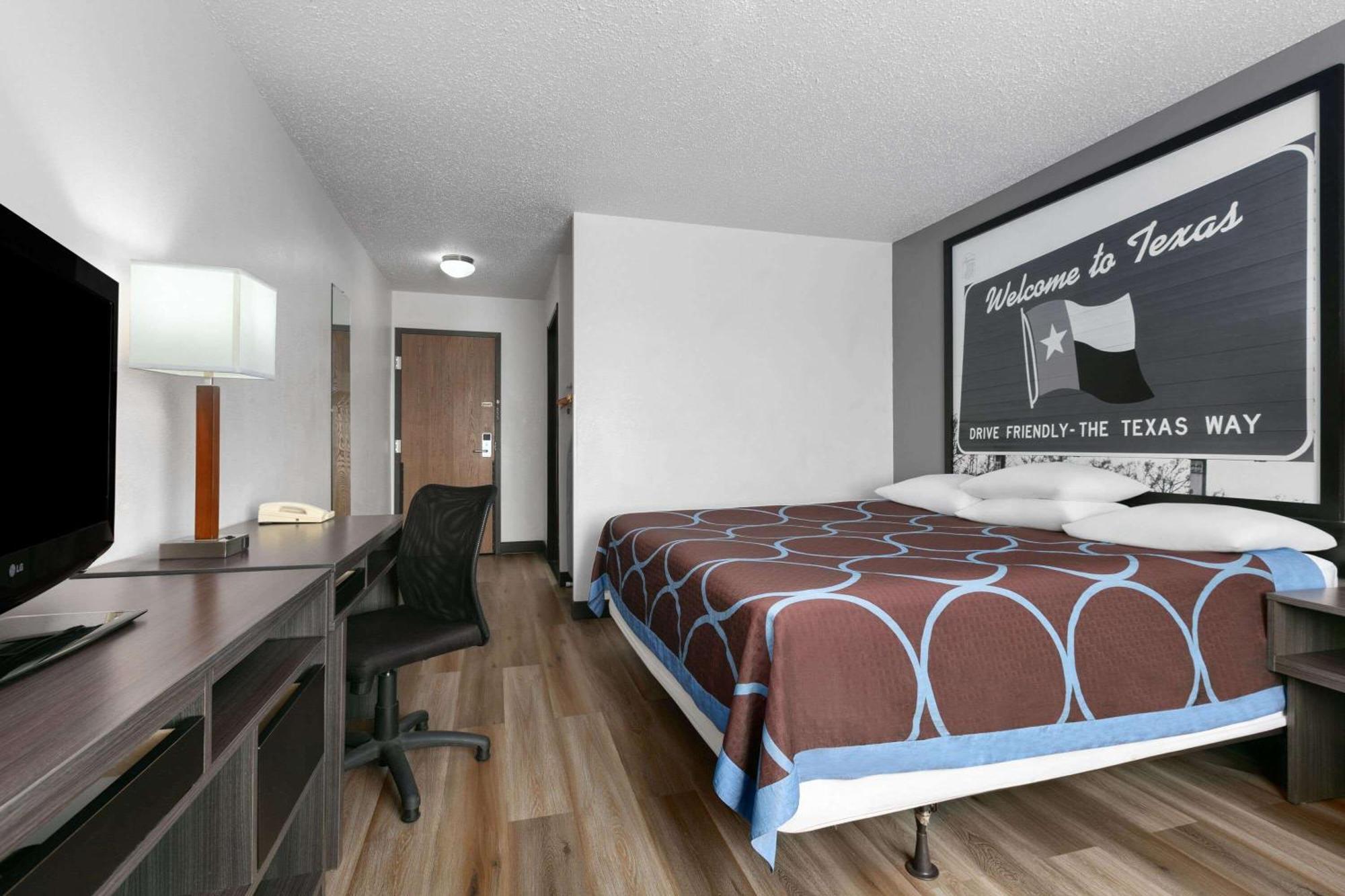 Super 8 By Wyndham Grapevine/dfw Airport Northwest 3*