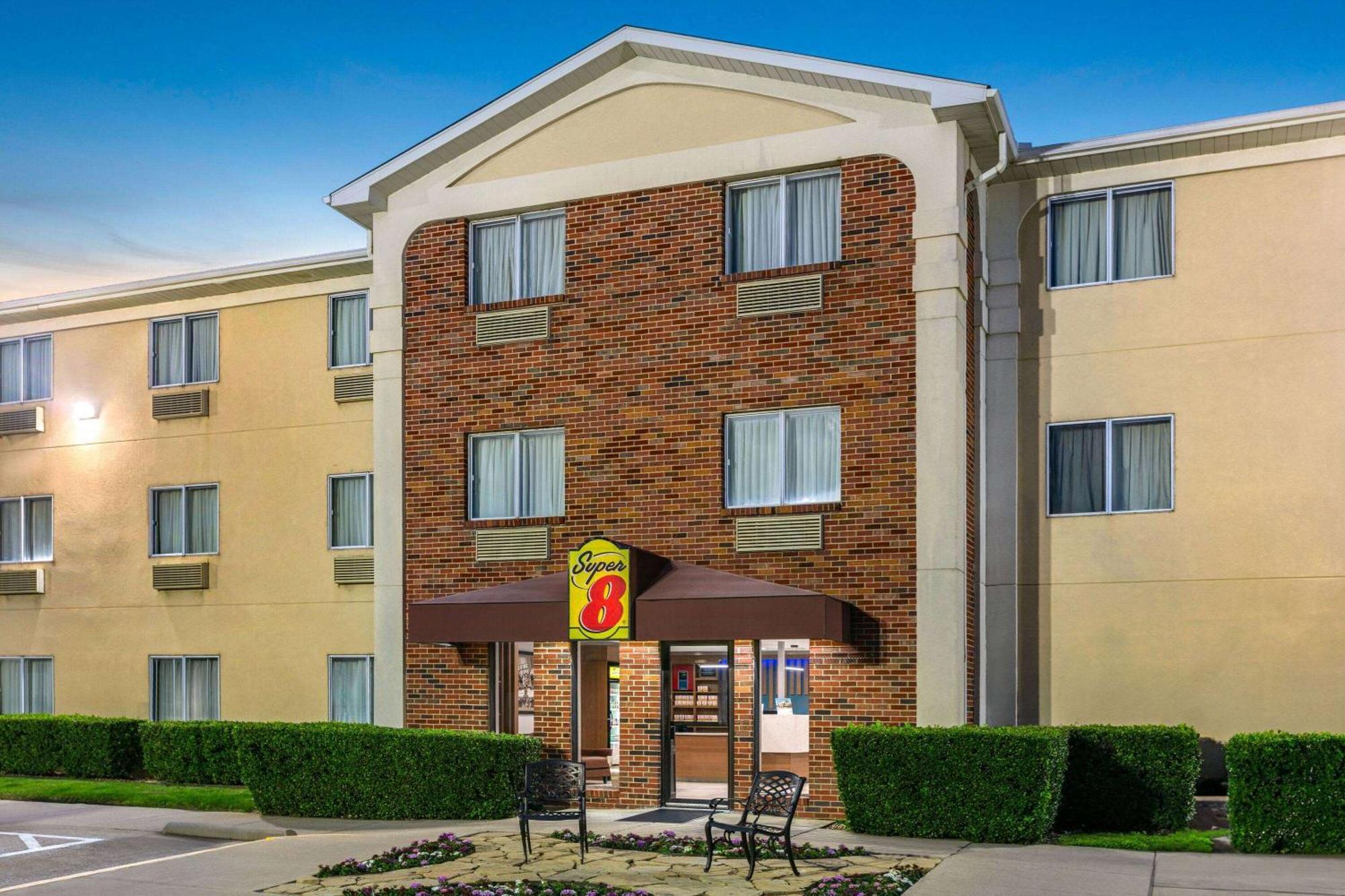 Super 8 By Wyndham Grapevine/dfw Airport Northwest 3*