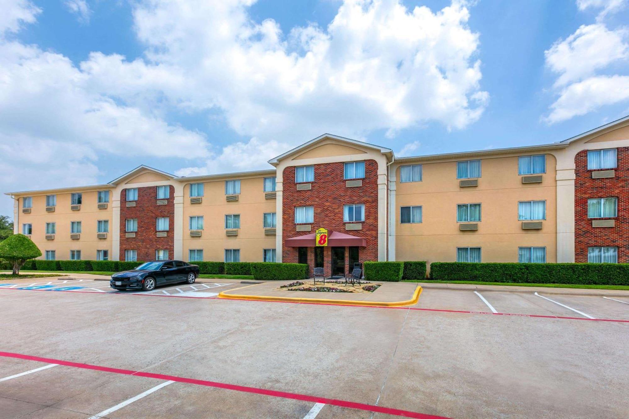Super 8 By Wyndham Grapevine/dfw Airport Northwest Hotel